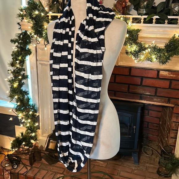 Navy blue and white striped scarf - Picture 1 of 2
